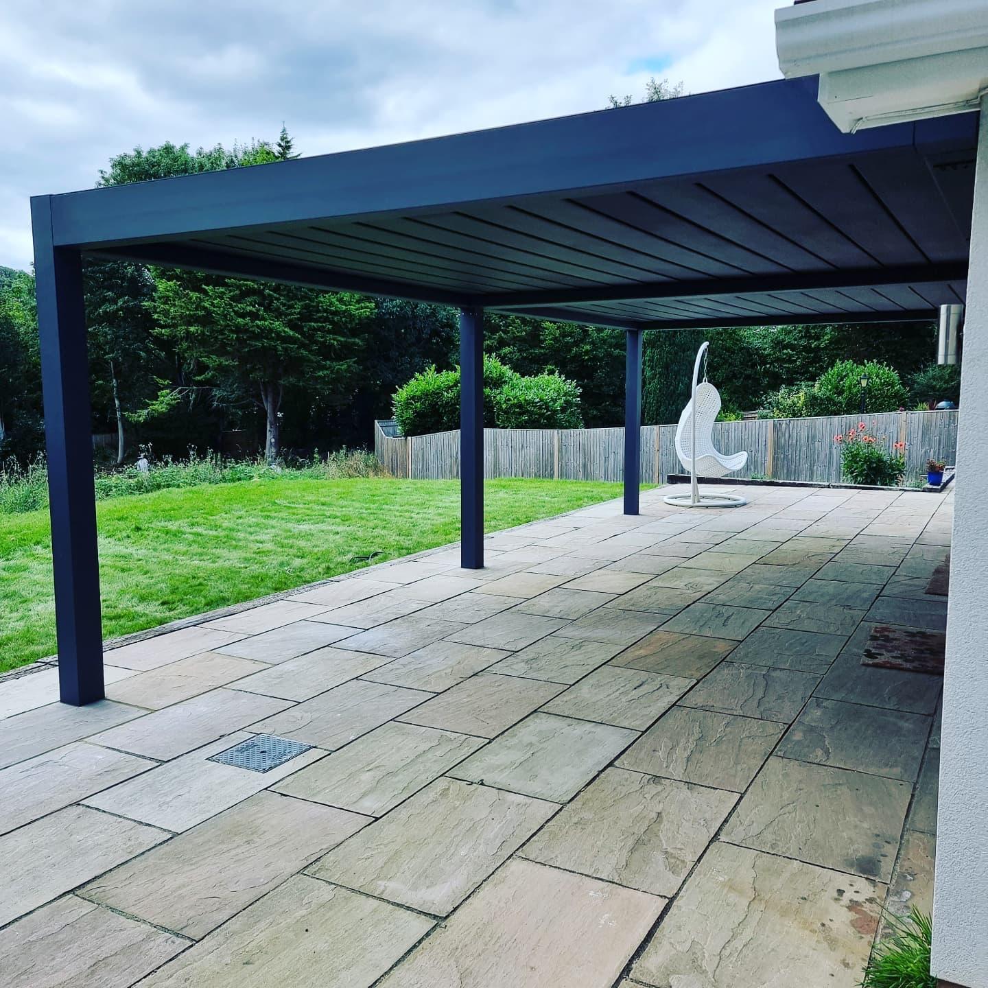 Lamellendach für Terrasse mit Pool